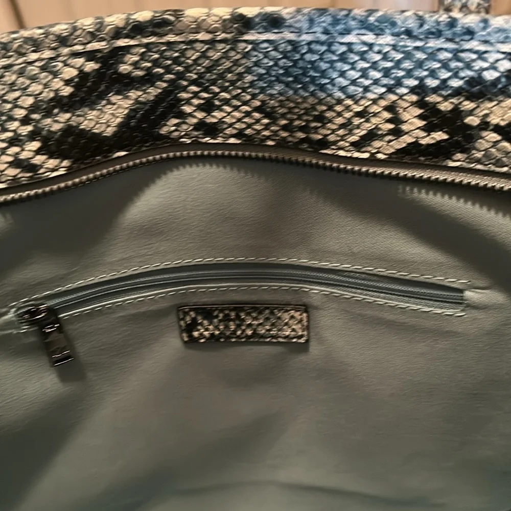 Studio Badgley Mischka, Vegan Leather, Light Blue Snake TOTE. NWT - Picture 6 of 16